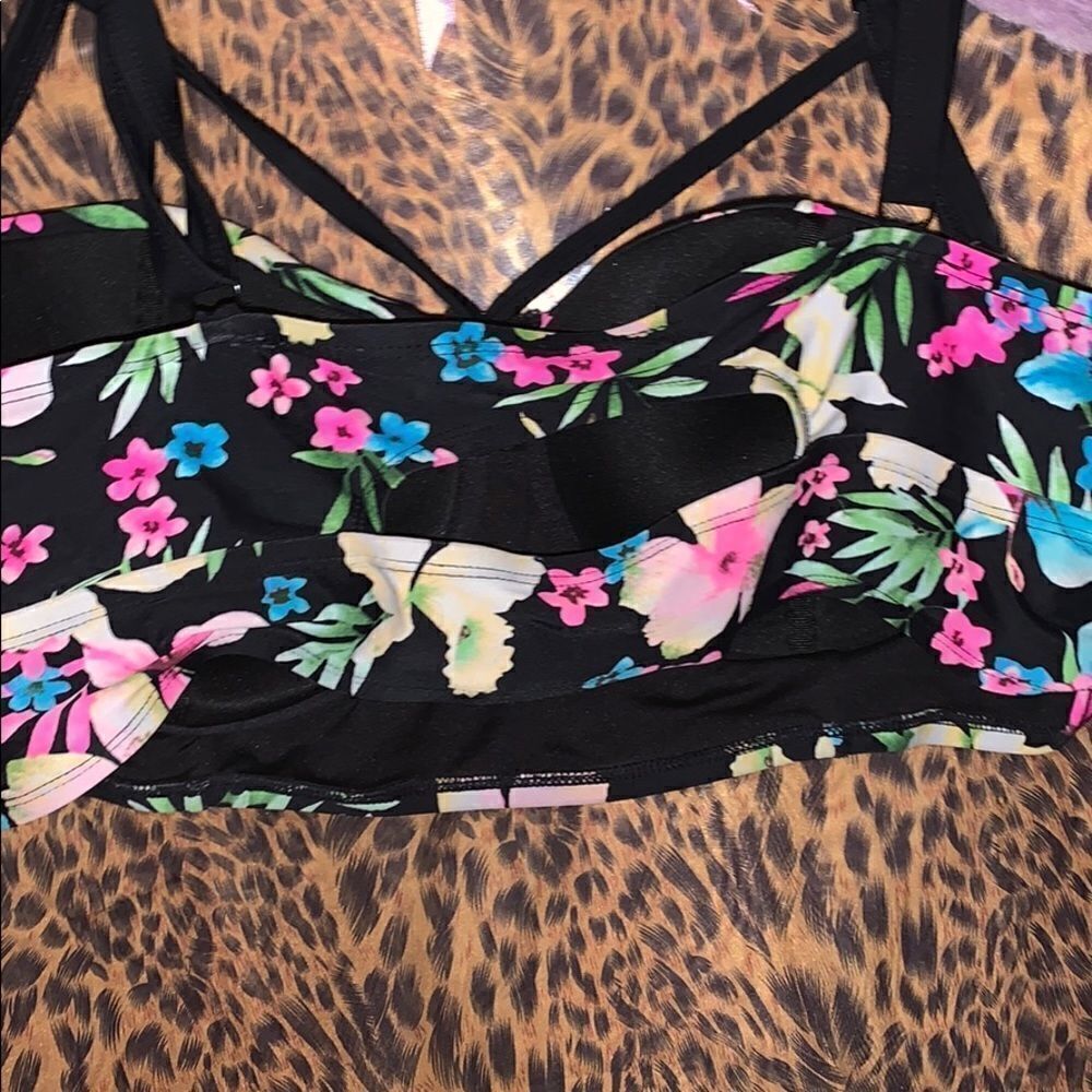 Tropical printed swimsuit top - Picture 3 of 3